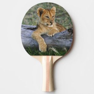 Raquette De Ping Pong Cubes de lion sur le journal