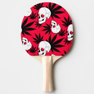 Raquette De Ping Pong Feuille de plante herbacée et crânes sur fond roug