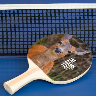 Raquette De Ping Pong Funny Young Blacktail Deer sourit à un photographe