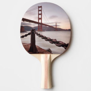 Raquette De Ping Pong Golden gate bridge contre des montagnes