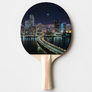 Raquette De Ping Pong Horizon de ville de Miami avec le pont la nuit