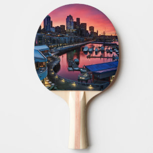 Raquette De Ping Pong Lever de soleil au pilier 66 regardant vers le bas