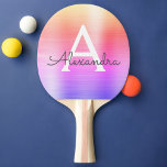 Raquette De Ping Pong Monogramme d'huile métallique arc-en-ciel Nom init<br><div class="desc">Gold,  Purple et Pink Rainbow Pastel Ombre Faux Métallic Foil Élégant Monogramme Ping Paddle. Cette pagaie monogrammée Ping Pong Paddle peut être customisée pour inclure votre nom initial et prénom et fait un grand anniversaire de fille ou un cadeau de fête de bachelorette mariage.</div>