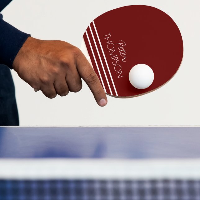 Raquette De Ping Pong Nom moderne simple et élégant sur rouge foncé (Insitu)
