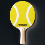 Raquette De Ping Pong Paddle de ping-pong à balles jaunes pour ping-pong<br><div class="desc">Paddle de ping-pong pour tennis de table. Nom personnalisé ou monogramme pagaie de ping-pong pour ping-pong de ping-pong Sport jeu idée cadeau pour hommes,  femmes et enfants. Modèle initial de lettre monogrammé. Couleur arrière - plan personnalisée. Amusant pour joueur et entraîneur d'école. Accessoires de dortoir universitaire.</div>