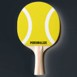 Raquette De Ping Pong Paddle de ping-pong à balles jaunes pour ping-pong<br><div class="desc">Paddle de ping-pong pour tennis de table. Nom personnalisé ou monogramme pagaie de ping-pong pour ping-pong de ping-pong Sport jeu idée cadeau pour hommes,  femmes et enfants. Modèle initial de lettre monogrammé. Couleur arrière - plan personnalisée. Amusant pour joueur et entraîneur d'école. Accessoires de dortoir universitaire.</div>