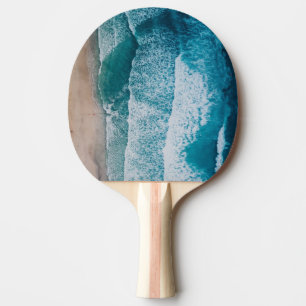 Raquette De Ping Pong Plage de sable des vagues de l'océan bleu