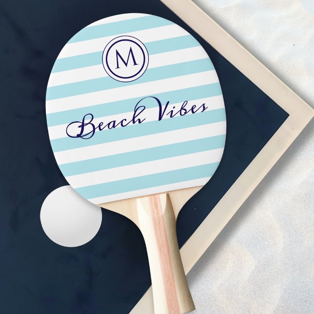Raquette De Ping Pong Rayures Bleu Blanc Vibes de Plage Côtière Monogram (A table tennis paddle with light blue and white stripes, monogram initial and 'Beach Vibes' words)