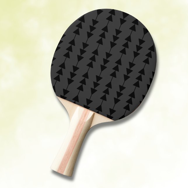 Raquette De Ping Pong Triangles à pendage noir moderne et élégant sur fu (Créateur téléchargé)