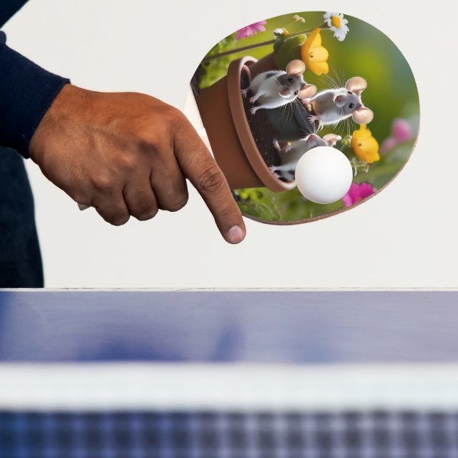 Raquette De Ping Pong Trois Mètres Dans Des Pots À Fleurs, (Insitu)