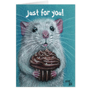 Rat avec la carte de petit gâteau de chocolat