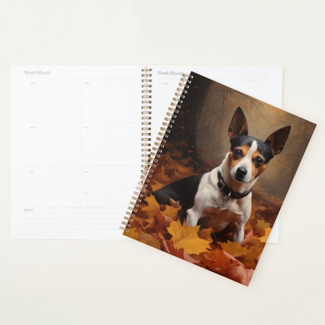 Rat Terrier dans les feuilles d'automne qui tomben (Devant avec enveloppe)
