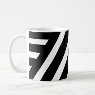 Rayures blanches et noires sur un mug classique