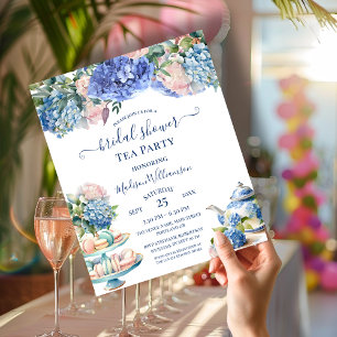 Réception de mariage avec des hortensias bleus et