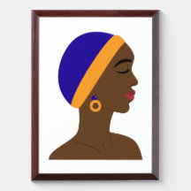 Mujer africana de perfil con gorro azul y amarillo