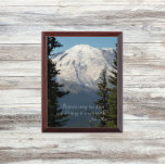 Récompense Pittoresque Mount Rainier avec John Muir Citation<br><div class="desc">Plaque murale en bois avec une photo pittoresque du Mont Rainier et des arbres à feuillage persistant,  enneigés,  et une citation inspirante du naturaliste John Muir qui dit : "Entre chaque deux pins est une porte vers un monde nouveau." Sélectionnez la taille de la plaque murale.</div>