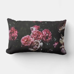 Rectangle Fleur de minuit, floral foncé, coussin gothique à 
