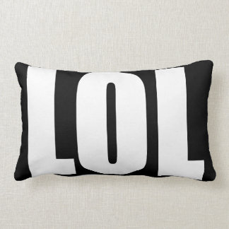 Rectangle LOL blanc sur le coussin noir