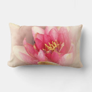 Rectangle Nénuphar rose Pastel Lumbar Coussin