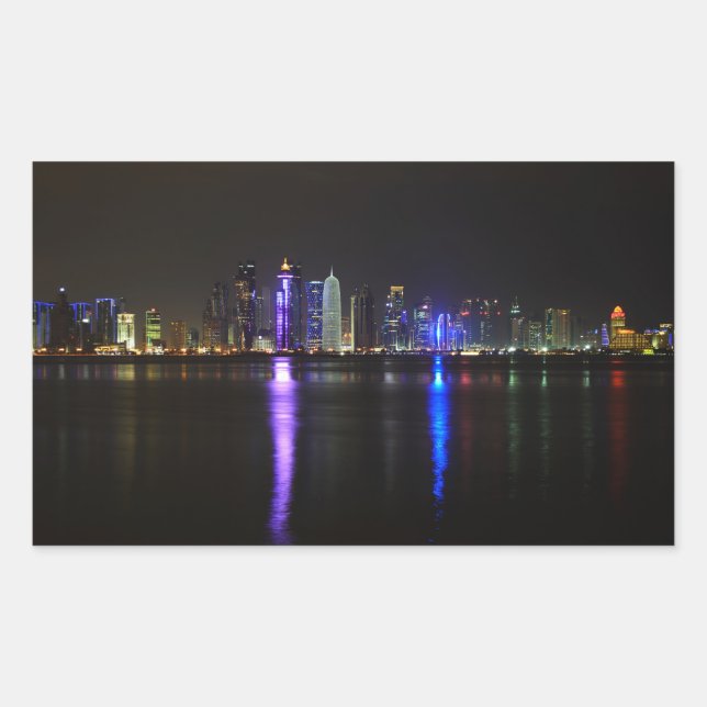 Rectangulaire Skyline de Doha, Qatar à la nuit rectangle sticker (Devant)