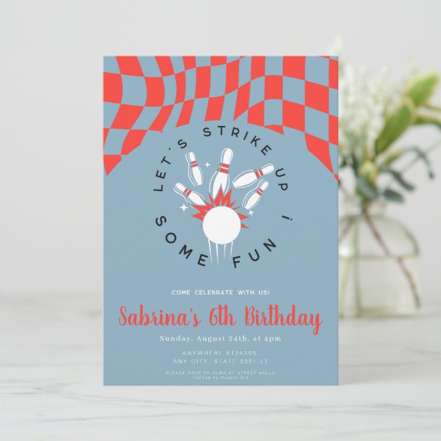 red and blue bowling boy birthday invitation (Debout devant)