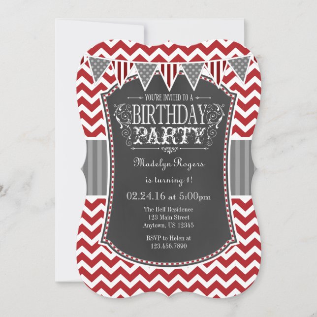 Red Chalkboard Chevron Invitation d'anniversaire (Devant)