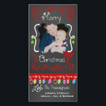 Red Chalkboard Joyeux Noël Carte photo<br><div class="desc">Joyeux cartes photos de vacances de Noël avec un tableau noir look arrière - plan, beaucoup de tourbillons rouges et texte qui lit Joyeux Noël, une chaîne de lumières des arbres colorés dans différentes couleurs, des ornements rouges et verts suspendus, et des zones que vous pouvez customiser ces beaux et...</div>