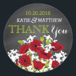 Red Poppy Chalkboard Merci moderne Étiquette<br><div class="desc">Bouquet floral de pavot rouge sur tableau noir arrière - plan Merci design étiquette pour un mariage moderne.</div>