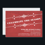 Red Slanted Chalkboard Invitation de fête de vacan<br><div class="desc">Elégante et élégante Slanted Chalkboard Holiday Party Invitation en rouge foncé avec une bordure art déco et un look arrière - plan en damier tendance. Cette invitation chic est parfaite pour inviter des amis pour votre bain de vacances ! Facile à customiser, ajoutez simplement les détails de votre partie dans...</div>
