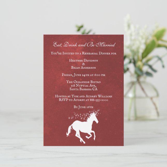 Red Unicorn Mariage Dîner de répétition Invitation (Debout devant)