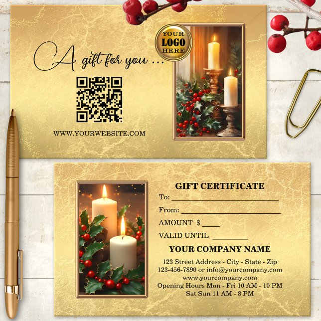 Réduction Chandelles de Noël classique en or Holly Carte cad (A festive gift certificate featuring a classic Christmas design in gold with candles and holly)