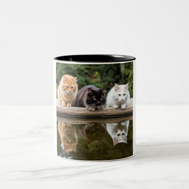 Réfléchir Feline Friends : Une Mug En Céramique À  (Centre)