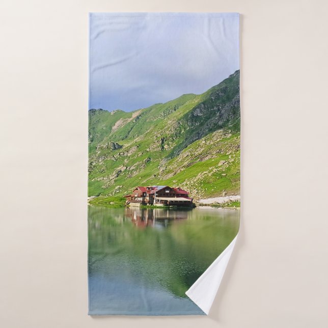 Reflet du lac Bâlea – Impression alpine des Carpat (Serviette de bain)