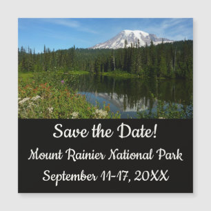 Reflet du lac du mont Rainier avec des fleurs sauv