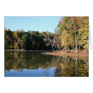 Réflexion de lac de feuille orange d'automne et de