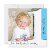 Regard de garçon qui tourne 1 invitation