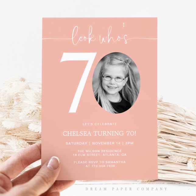 Regardez qui a 70 ans | Invitation d'anniversaire  (Créateur téléchargé)