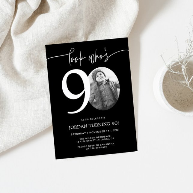 Regardez qui a 90 ans | Invitation noir 90e annive (Créateur téléchargé)