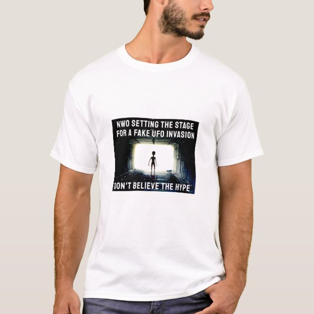 Réglage De L'Étape Alien (Lumière) T-Shirt (Devant)