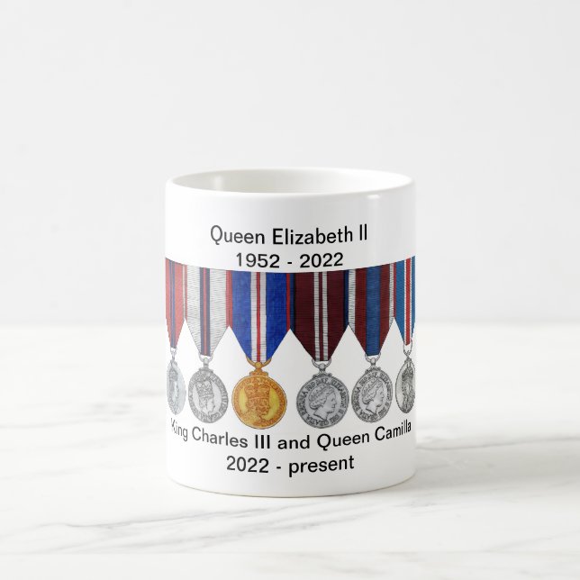 Reine Elizabeth II et roi Charles III Reign Mug (Centre)