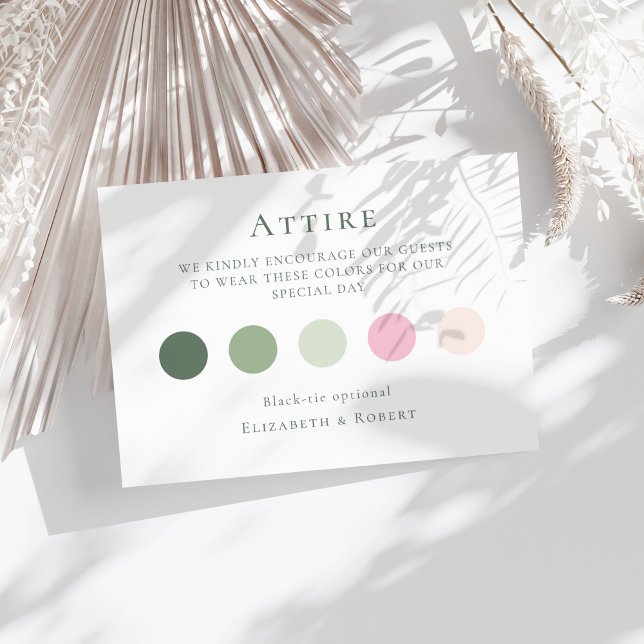 Remerciements Carte de code vestimentaire pour les invités de ma (Sage Green Wedding Attire Guest Dress Code Card on a sunny boho table with white dry flowers.)