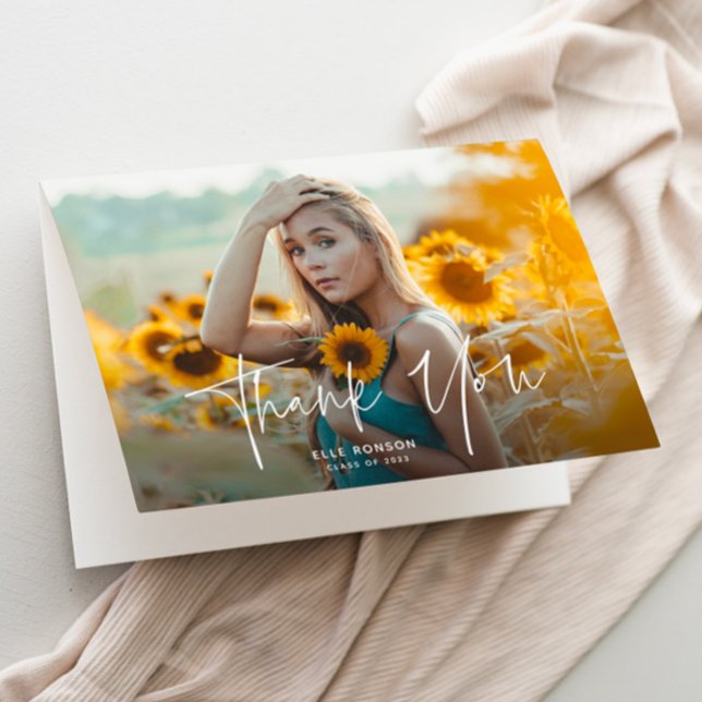 Remerciements Carte de remerciement de fin d'études Modern Scrip (Modern script photo graduation thank you cards.)