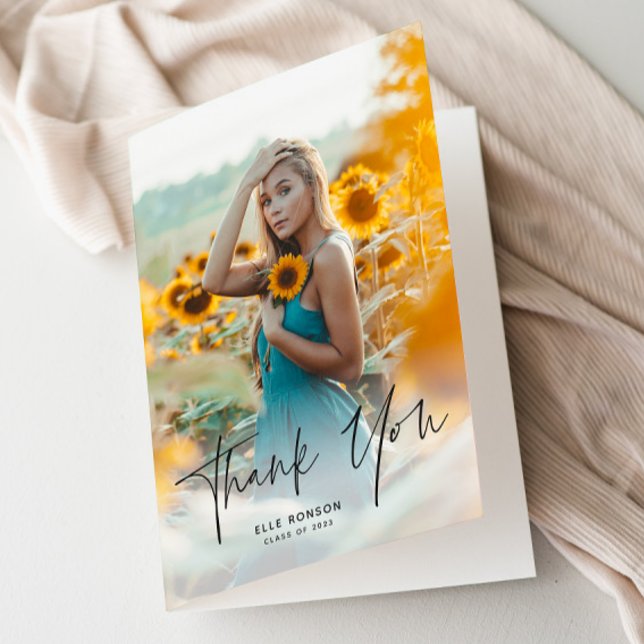 Remerciements Carte de remerciement de fin d'études Modern Scrip (Modern script photo graduation thank you cards.)