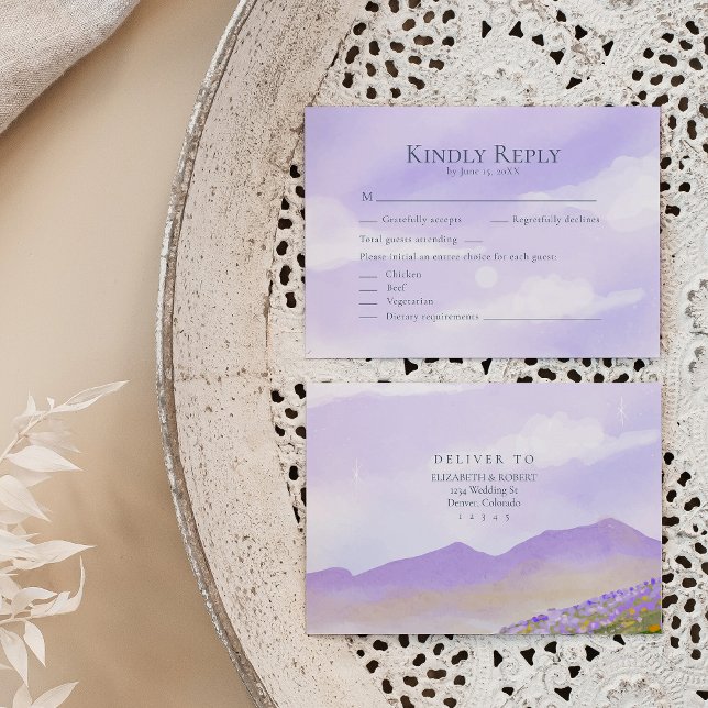 Remerciements Carte RSVP de mariage romantique de la nuit du lac (Romantic LIlac Night Landscape Wedding RSVP Card on a neutral boho wedding table.)