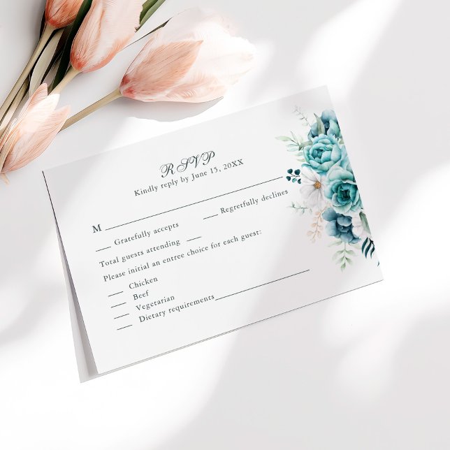 Remerciements Carte RSVP de mariage turquoise et non blanc pour  (Teal and Off-White Wildflowers Wedding RSVP Card on sunny white table with pale pink flowers.)