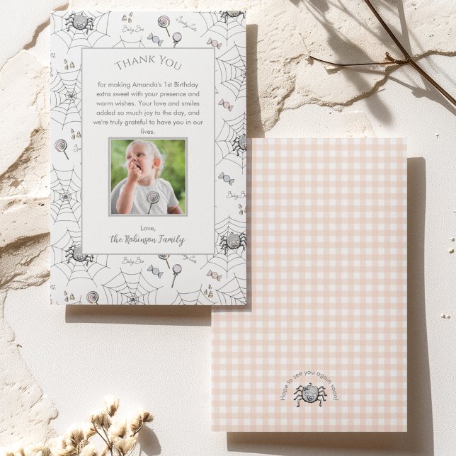 Remerciements Petit Bébé Bébé Halloween Araignées Carte de remer (Cute Baby Spider, Webs, Candy & Lollipops Photo Thank You Card for October Birthday & Orange Gingham)