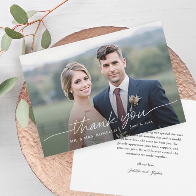 Remerciements Script moderne Mariage photo simple Carte de remer (Elegant simple photo overlay wedding thank you card with message from the couple on the back.)