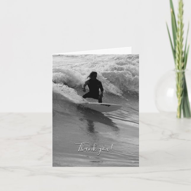 Remerciements Surfer Sur Les Vagues En Niveaux De Gris Carte de  (Devant)