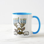 Renard avec Menorah Antlers Chrismukkah Mug<br><div class="desc">Cette tasse présente mon renne juif dont les bois sont une Menorah. Le texte de la tasse peut être modifié ou supprimé. Donc, vous pouvez customiser ceci comme vous voulez. Cela fait un cadeau amusant pour la personne juive que vous connaissez ou pour quelqu'un qui a un conjoint ou un...</div>