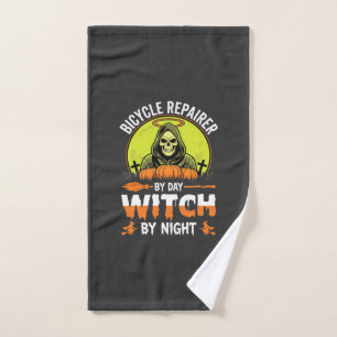 Réparateur de vélos d'Halloween le jour, sorcière